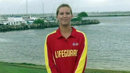 Teenage lifeguard rescues kangaroo on NSW coast