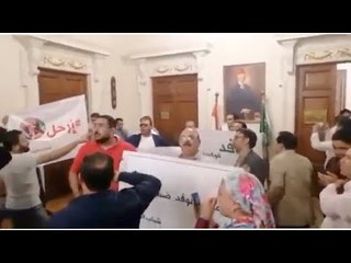 هتافات داخل الوفد تطالب برحيل رئيس الحزب