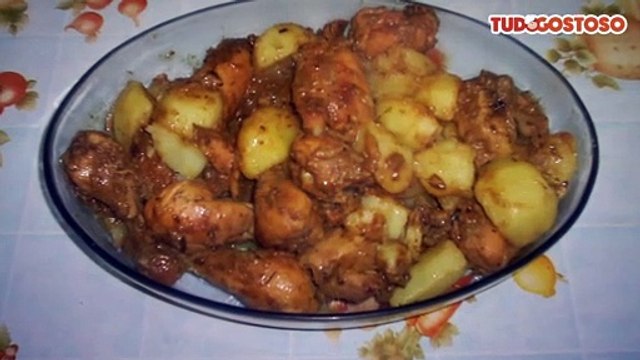 Frango de panela com batatas à moda Rosimeire maravilhoso