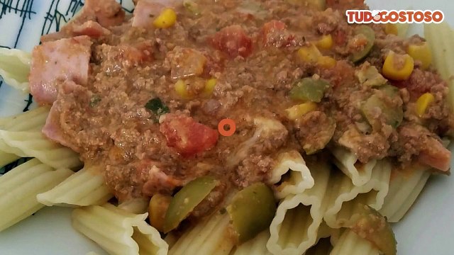 Macarrão cremoso com carne moída