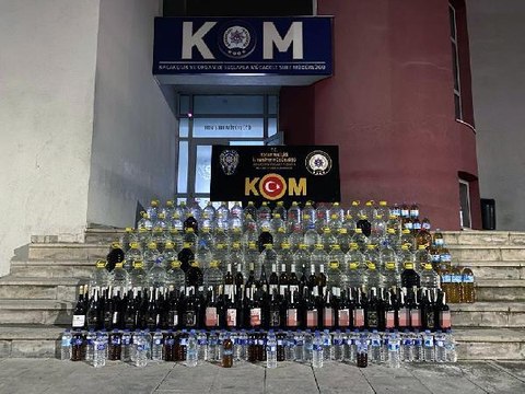 Son dakika haberleri... ADANA'DA SAHTE VE KAÇAK İÇKİ OPERASYONU: 8 GÖZALTI