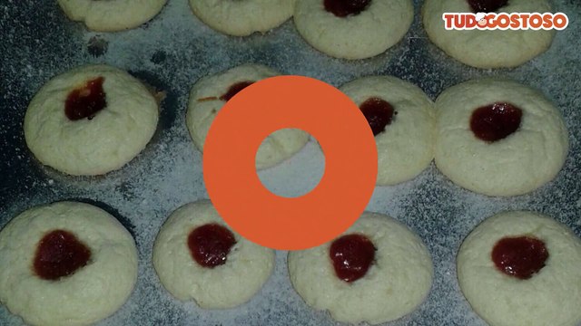 Biscoito de amido de milho com goiabada