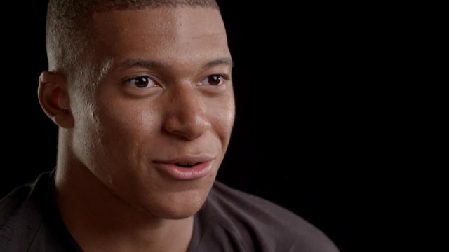 PSG - Neymar et Mbappé stars des nouveaux maillots Air Jordan