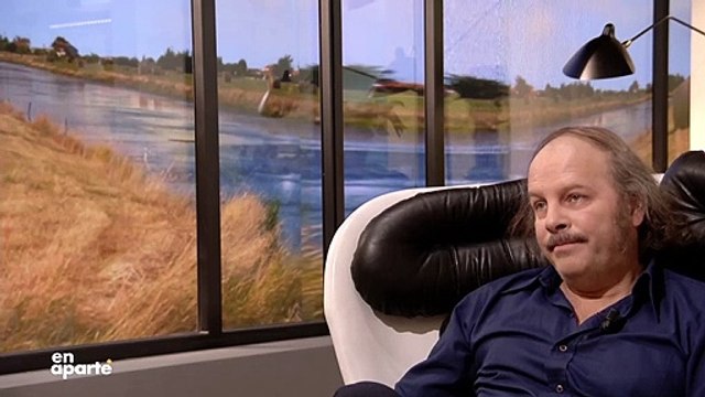 Le chanteur Philippe Katerine se souvient dans En aparté sur Canal+ de l’opération à coeur ouvert qu’il a subie à l'âge de 8 ans: J'ai vu la mort!