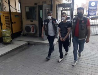 Son dakika! Polisi görünce eroini yere atan torbacı kamerada