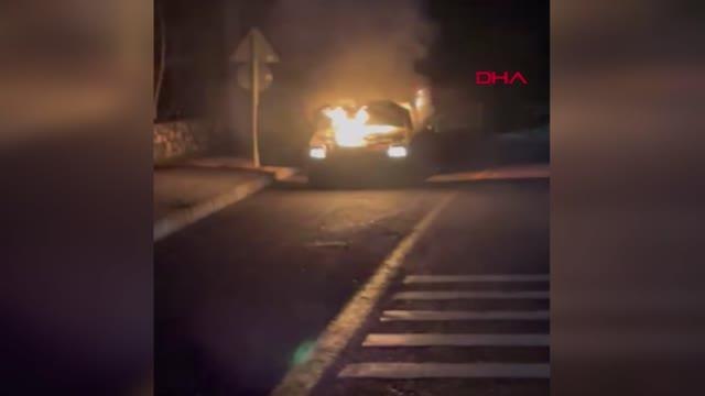 MARMARİS'TE, HAFİF TİCARİ ARAÇTA ÇIKAN YANGIN ORMANA SIÇRAMADAN SÖNDÜRÜLDÜ