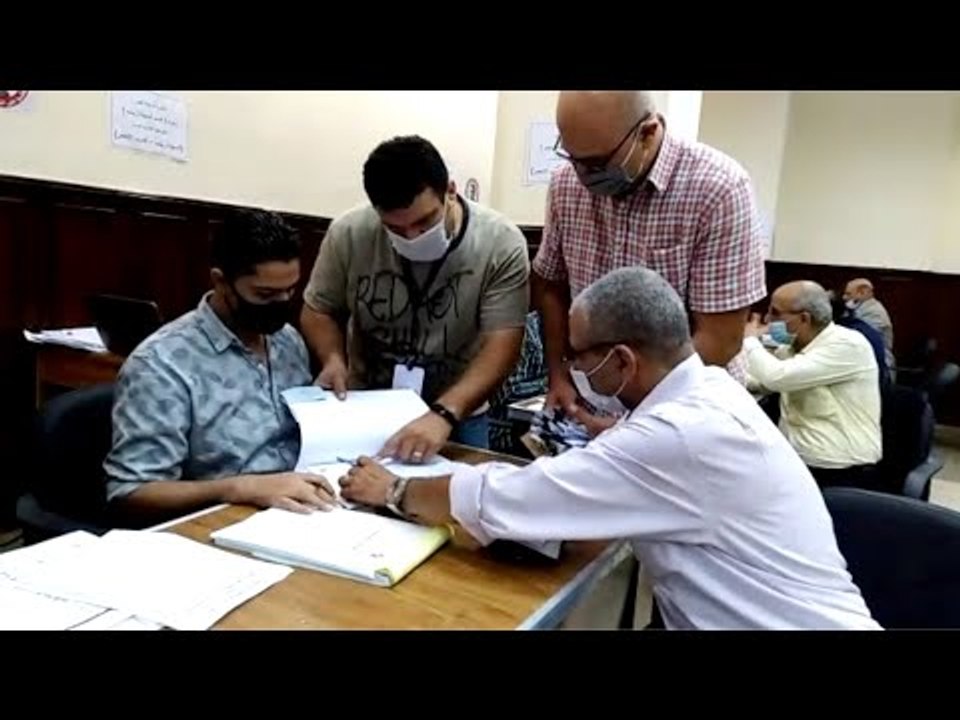 إجراءات احترازية أثناء تقديم أوراق الترشح لم...