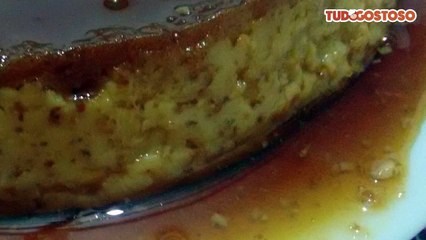 Pudim de leite condensado com furinhos