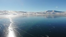 Doğu Anadolu'nun saklı güzelliği Balık Gölü tamamen dondu