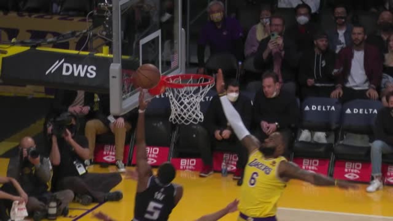 LeBron blocks to outwit Fox