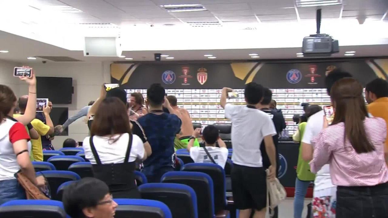 PSG - Tuchel arrosé en conférence de presse