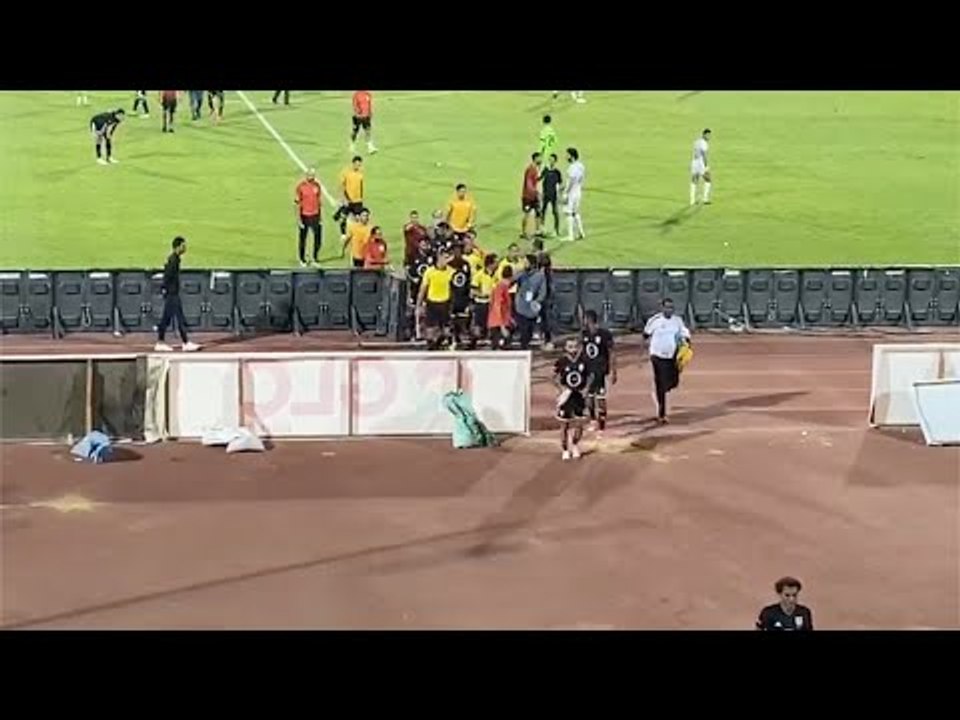 اعتراض غير لائق من لاعبي الجونة على الحكم بعد الهزيمة من الزمالك