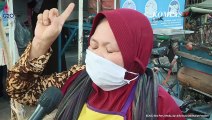 Tiga Emak-Emak Ini Menangis Karena Jokowi: Foto Bareng Hingga Diberi Bansos
