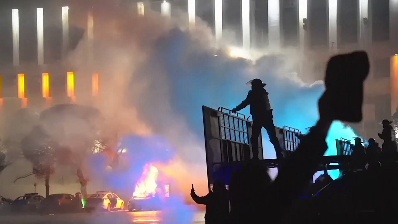 Az üzemanyagár-növekedés miatt kezdődtek zavargások Kazahsztánban