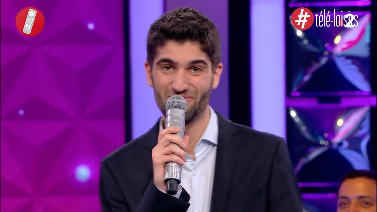 Kevin (N'oubliez pas les paroles) rend un émouvant hommage à sa maman en chantant La maladie d'amour