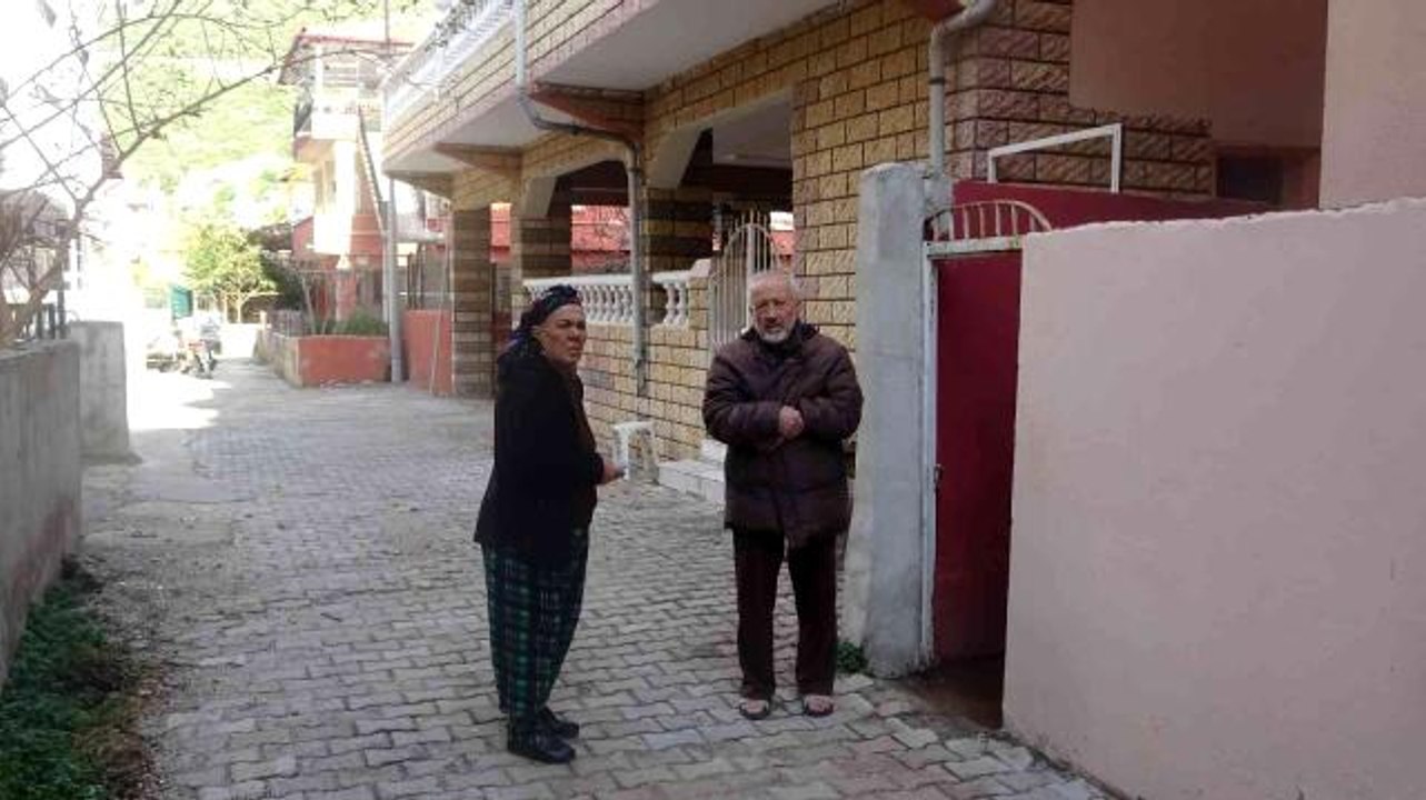 Son dakika haber... Yaşlı çiftin başına silah ve bıçak dayayıp evi soydular