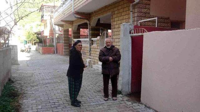 Son dakika haber... Yaşlı çiftin başına silah ve bıçak dayayıp evi soydular