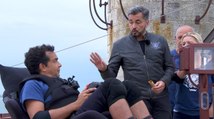 Fort Boyard : l'impressionnant saut dans le vide de Patrick Cohen fait hurler de rire l'équipe de C à vous