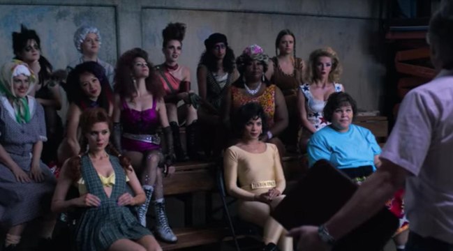 Glow (Netflix) : les filles remontent sur le ring dans la bande-annonce de la saison 2