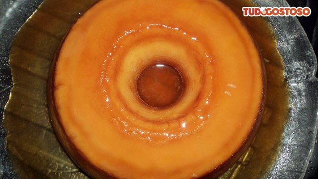 Pudim de leite condensado e creme de leite