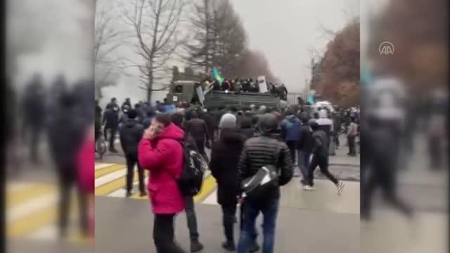 Son dakika haberi... Kazakistan'da hükümet protestolar nedeniyle istifa etti