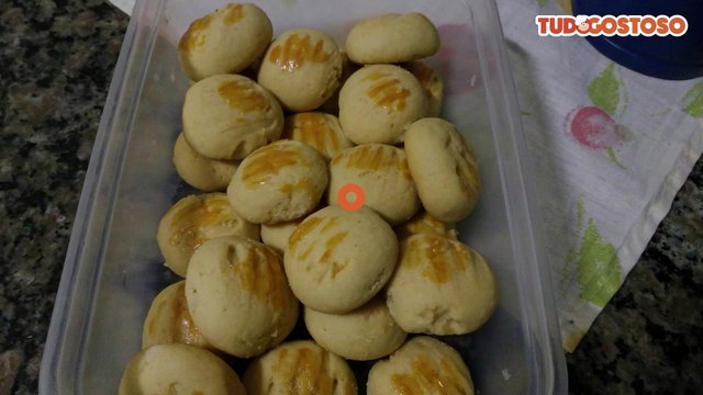 Salgadinho de queijo ralado (desmancha na boca)