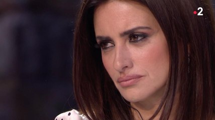 Emue, Penélope Cruz raconte pourquoi son nom est illisible sur son Oscar