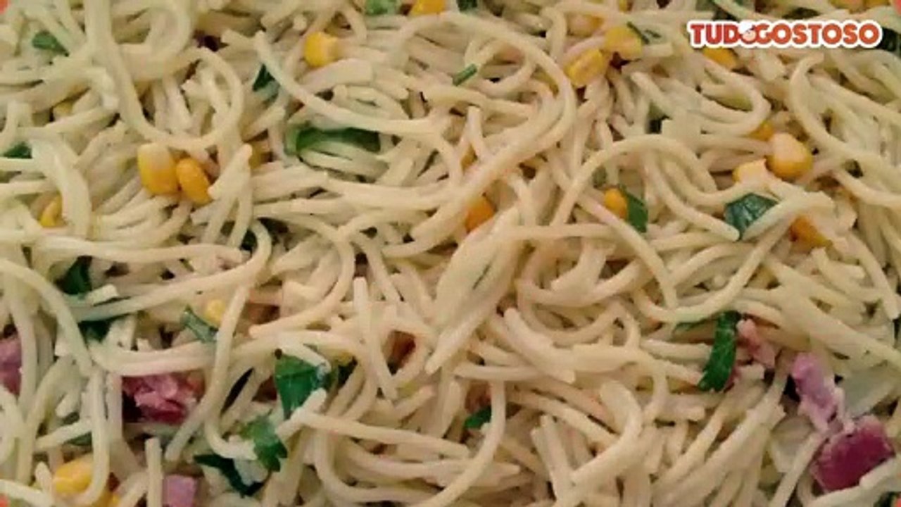 Macarrão alho e óleo com bacon