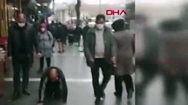 Dilenci zabıtayı görünce ayağa kalktı