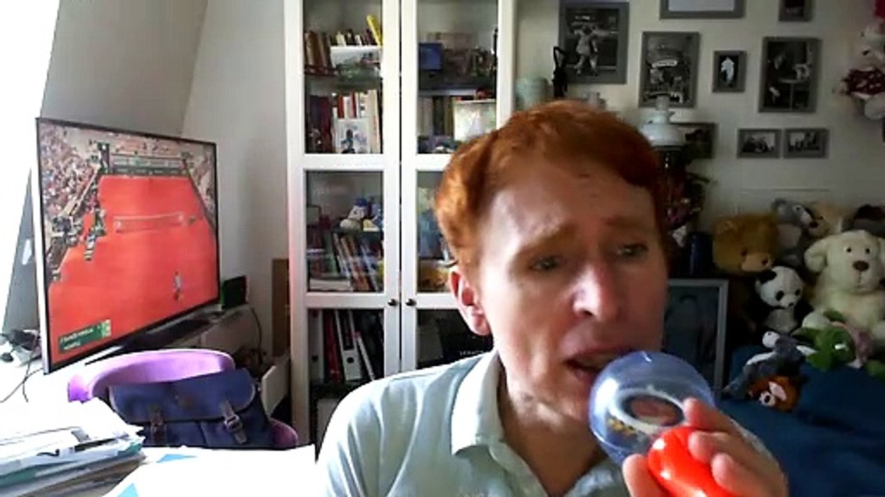 Wiwi égratigne "petty lover"