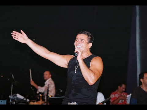مواقف لا تُنسى لعمرو دياب مع جمهوره