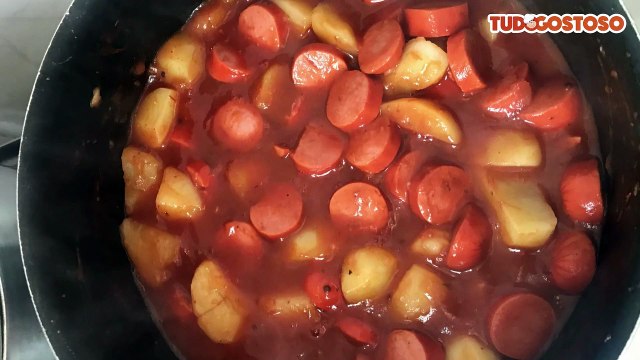Batata ao molho de salsicha