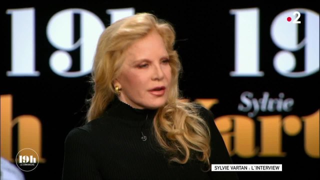 En larmes, Sylvie Vartan évoque les funérailles de Johnny Hallyday