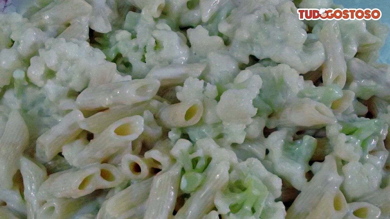 Macarrão com molho branco e couve-flor