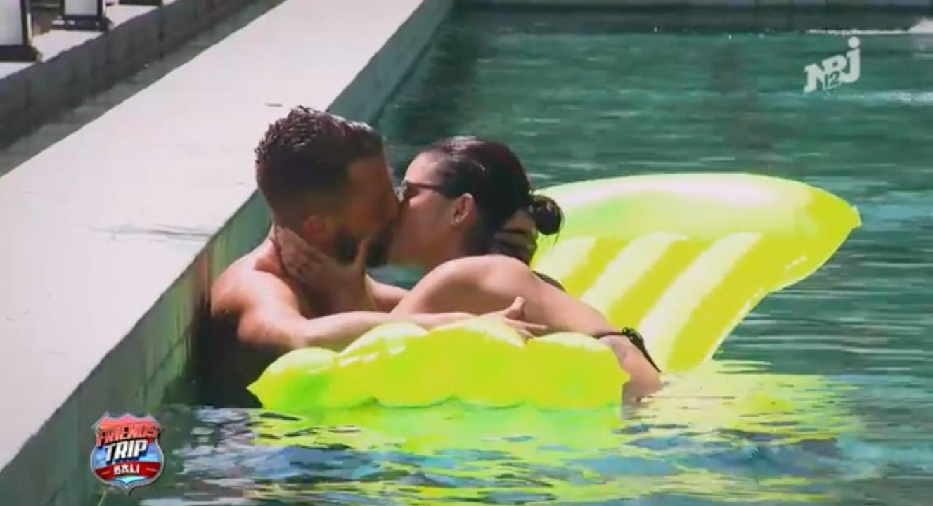 Friends Trip 4 : Premier baiser entre Corentin et Claire...