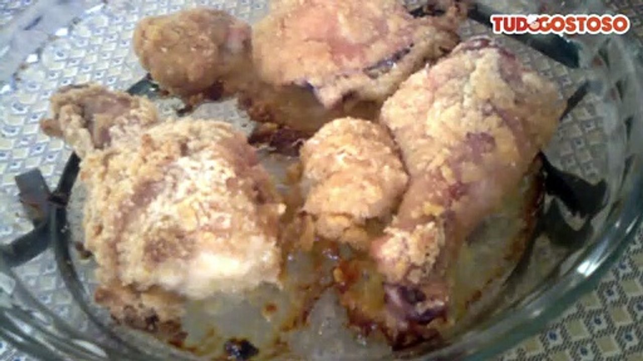 Coxas de frango empanadas e assadas