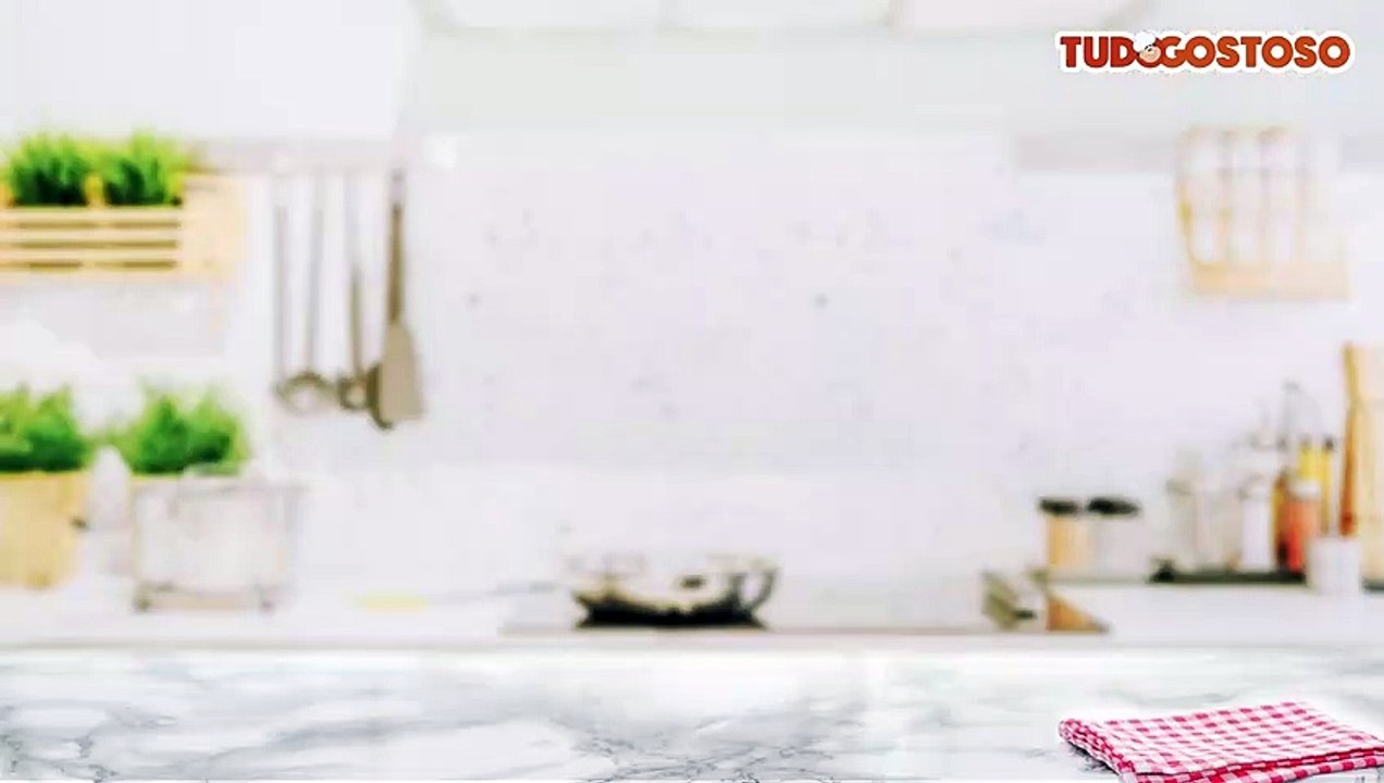 Molho de cachorro quente com carne moída, salsicha e bacon