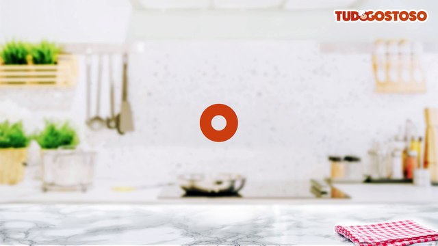 Salada de tomate, alface e cenoura crua