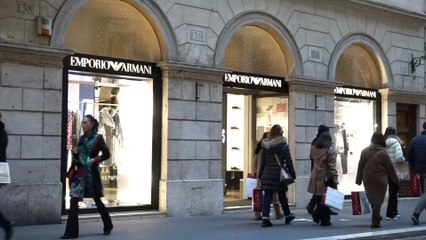 Télécharger la video: Armani cancela sus desfiles de  Milán y París por los contagios de la variante omicron