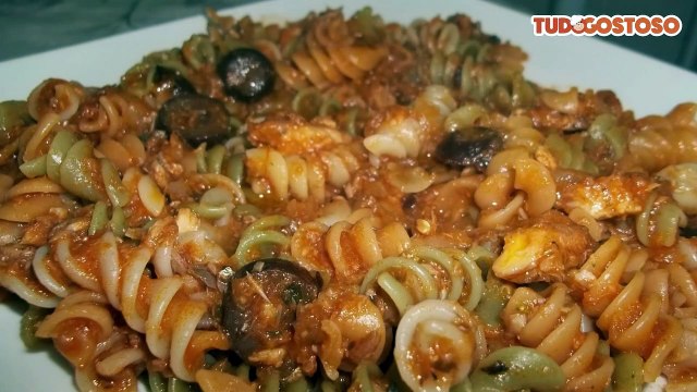 Macarrão ao molho de sardinha