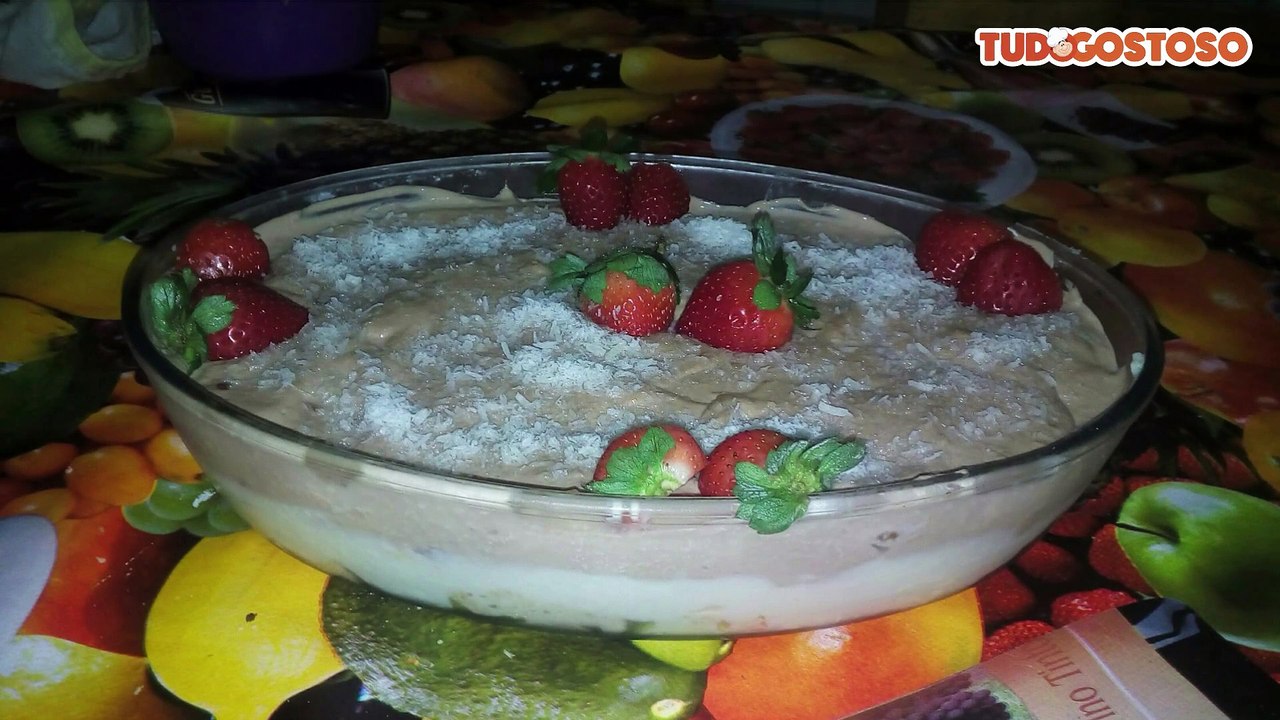 Pavê de morango com creme de chocolate