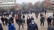 Los manifestantes asaltan el ayuntamiento de Almaty, la mayor ciudad de Kazajistán