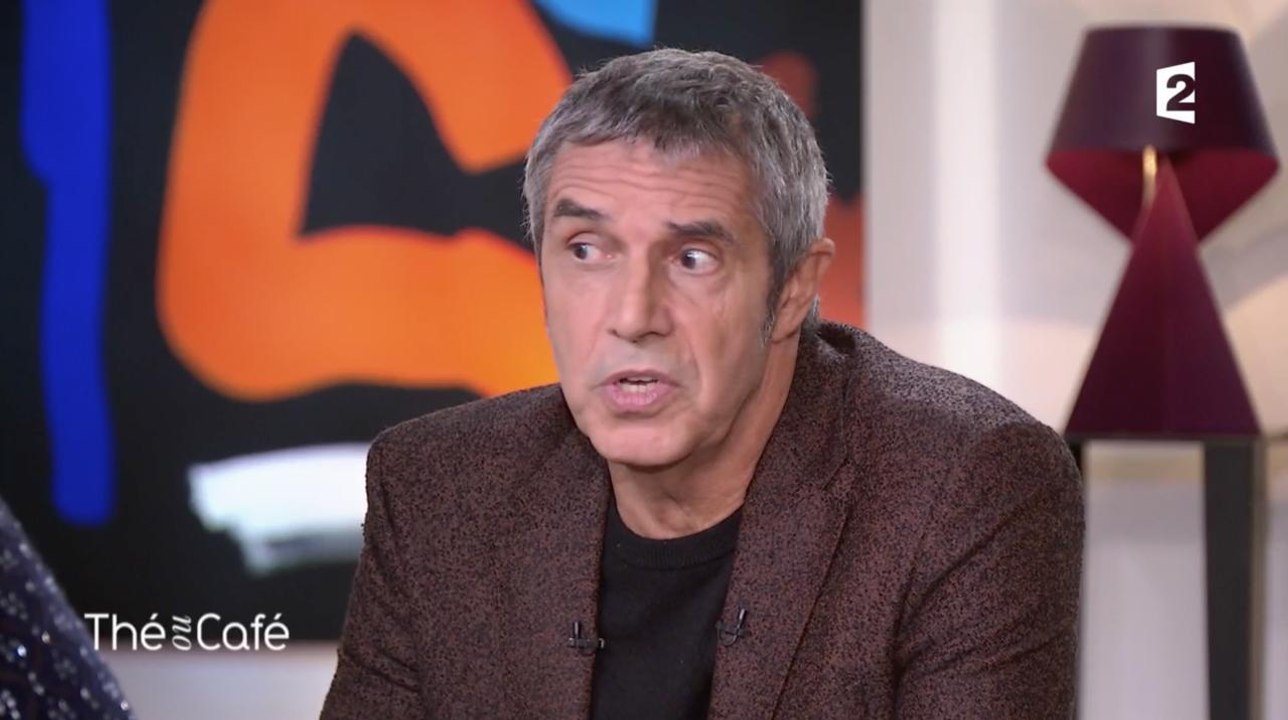 Julien Clerc et les drogues : "Avant 20 ans, c'est une connerie de se mettre au pétard"