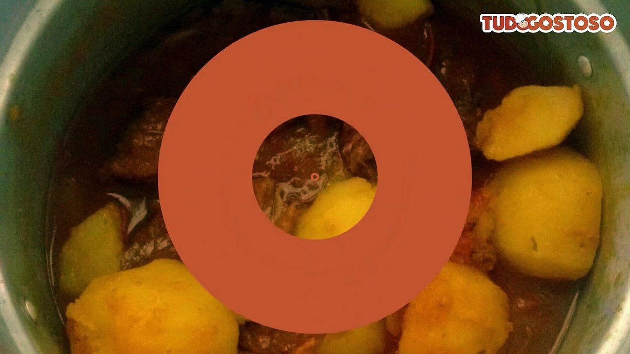 Bife de panela com batatas à la Mama