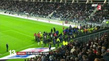 Les images terribles de la chute des supporters lillois sur la pelouse d'Amiens