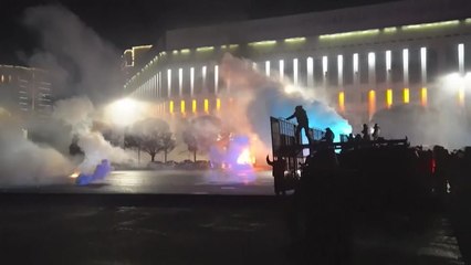 카자흐, 연료가 폭등 항의시위 격화...진압대원 8명 사망 / YTN