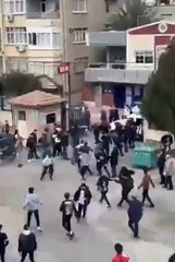 Öğrencilerin kavgasına veliler de karıştı: 3 yaralı