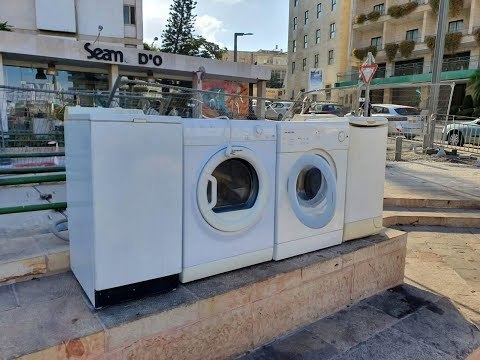 غسالات أمام منزل نتنياهو .. بعد فضيحة الملابس المتسخة