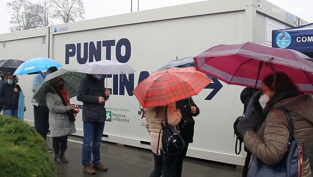 Италия вакцинирует всех, кому за 50