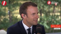 Les encouragements d'Emmanuel Macron à Romain Bardet, troisième du Tour de France